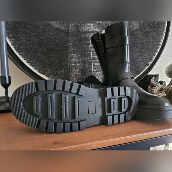 NWT Girls Size 5 Gap Moto Boots - Picture 4 of 4